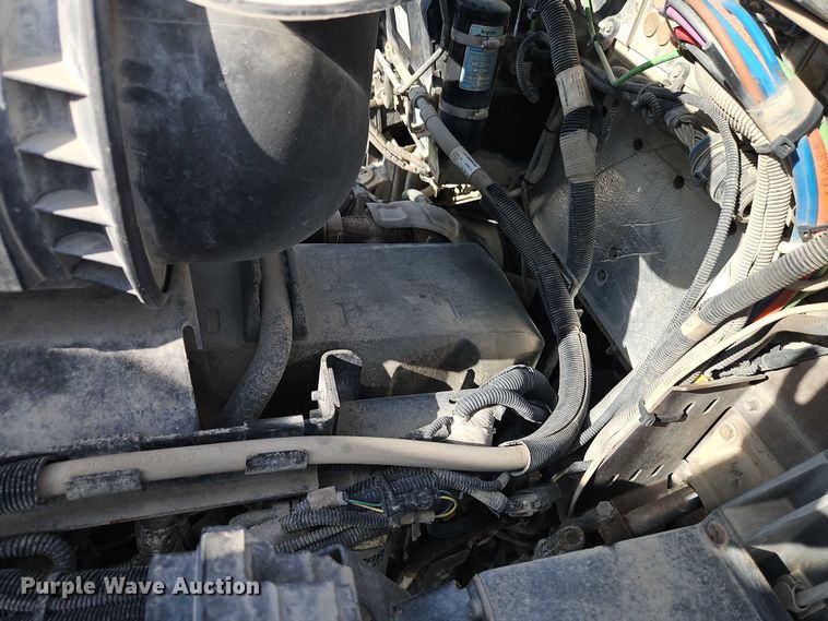 image for item EB8221 2013 Kenworth T660 semi truck