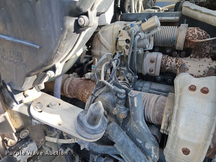 image for item EB8221 2013 Kenworth T660 semi truck