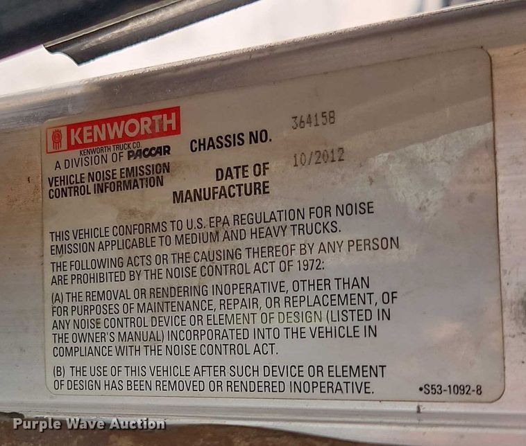 image for item EB8221 2013 Kenworth T660 semi truck