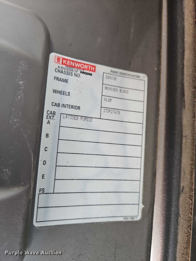 image for item EB8221 2013 Kenworth T660 semi truck