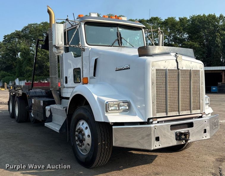 image for item EC4370 2015 Kenworth T800 roll-off container truck