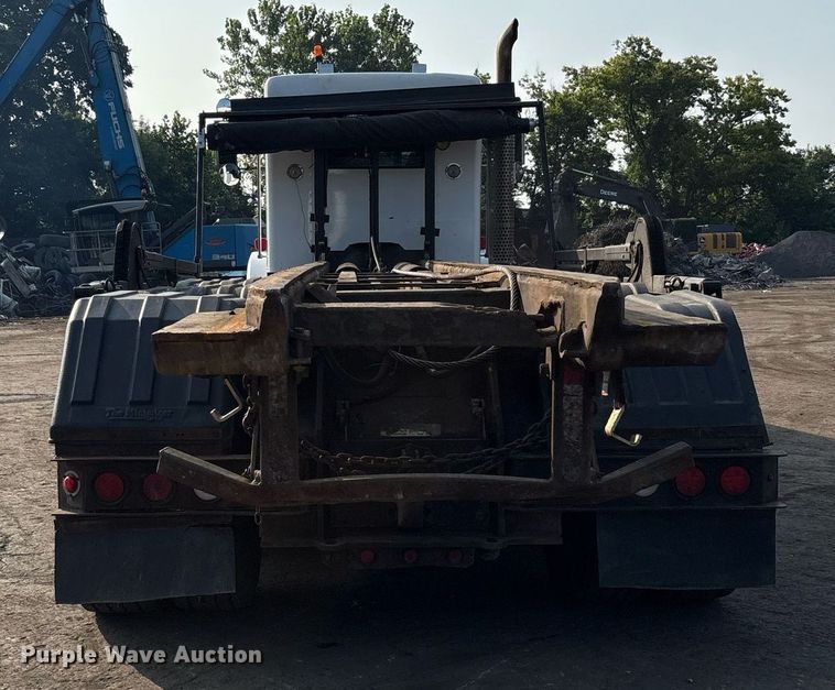 image for item EC4370 2015 Kenworth T800 roll-off container truck