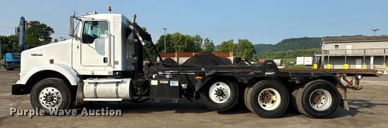 image for item EC4370 2015 Kenworth T800 roll-off container truck