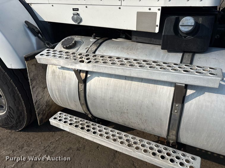 image for item EC4370 2015 Kenworth T800 roll-off container truck