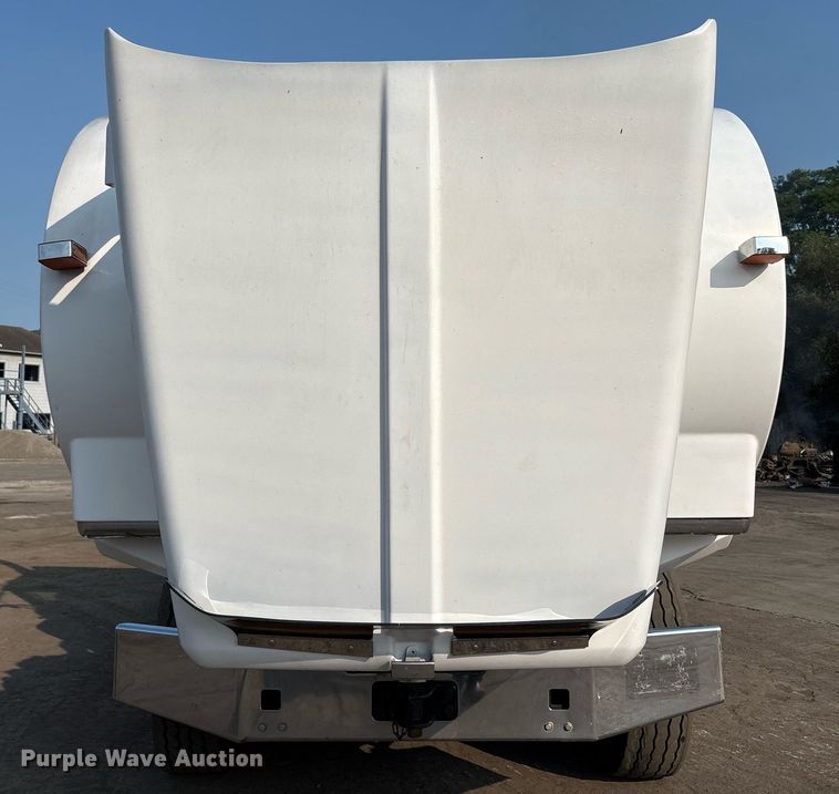 image for item EC4370 2015 Kenworth T800 roll-off container truck