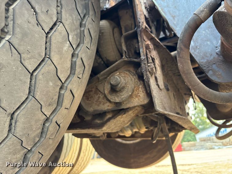 image for item EC4370 2015 Kenworth T800 roll-off container truck