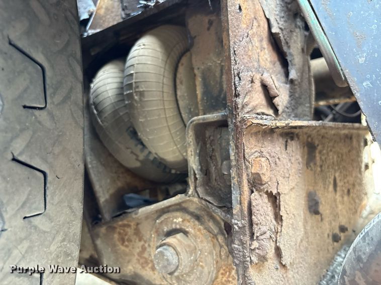 image for item EC4370 2015 Kenworth T800 roll-off container truck