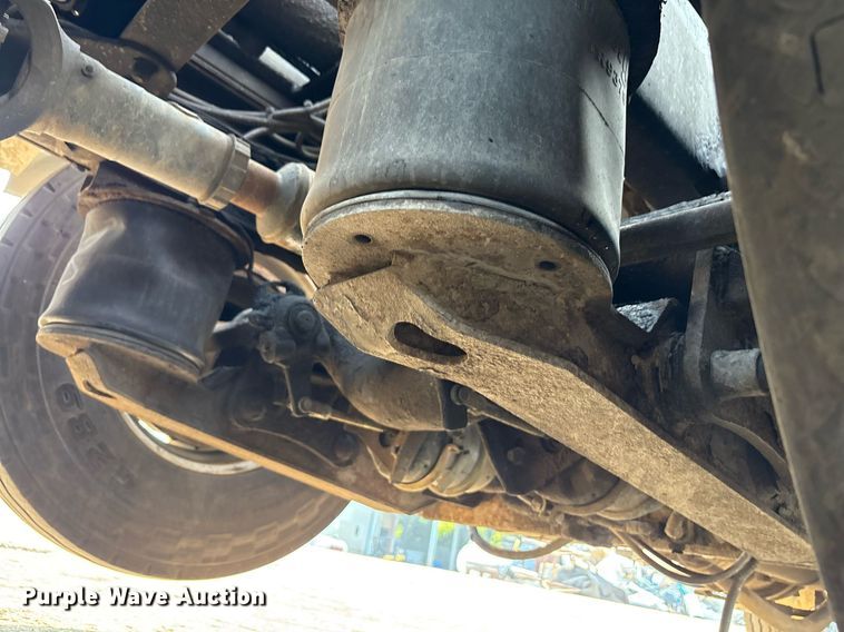 image for item EC4370 2015 Kenworth T800 roll-off container truck