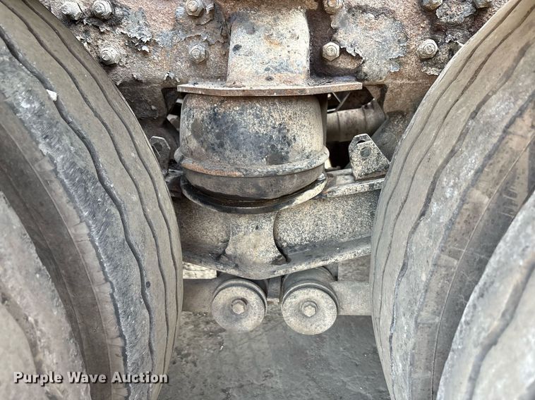 image for item EC4370 2015 Kenworth T800 roll-off container truck