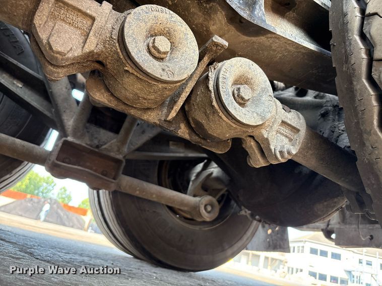 image for item EC4370 2015 Kenworth T800 roll-off container truck