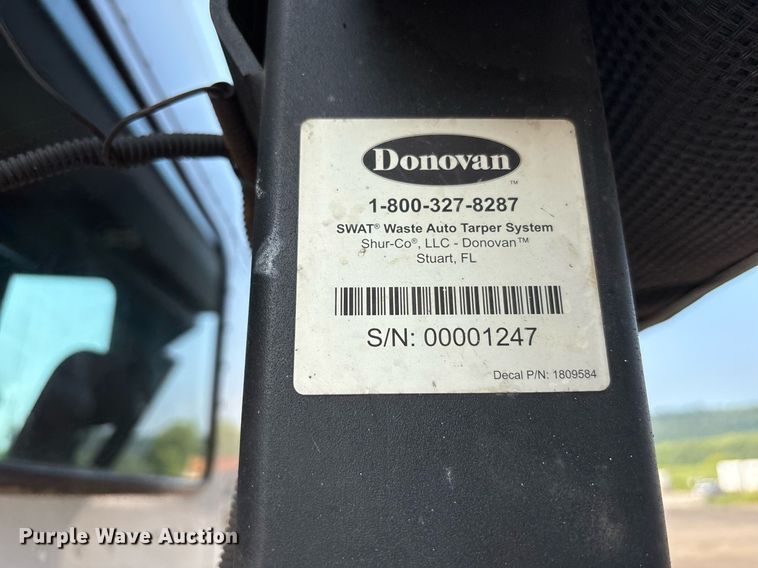 image for item EC4370 2015 Kenworth T800 roll-off container truck