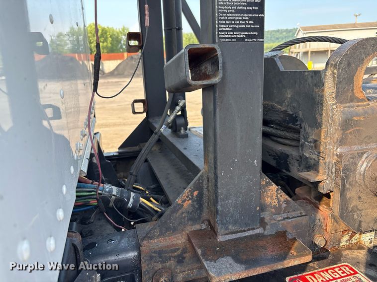 image for item EC4370 2015 Kenworth T800 roll-off container truck