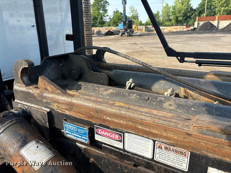 image for item EC4370 2015 Kenworth T800 roll-off container truck