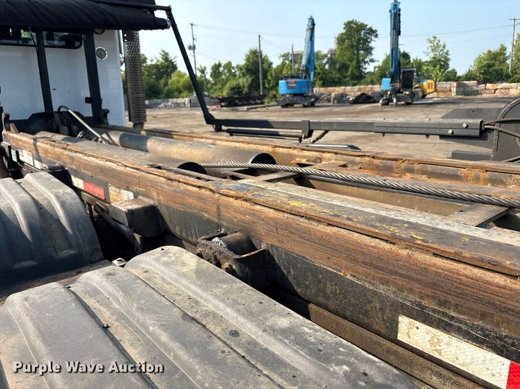 image for item EC4370 2015 Kenworth T800 roll-off container truck