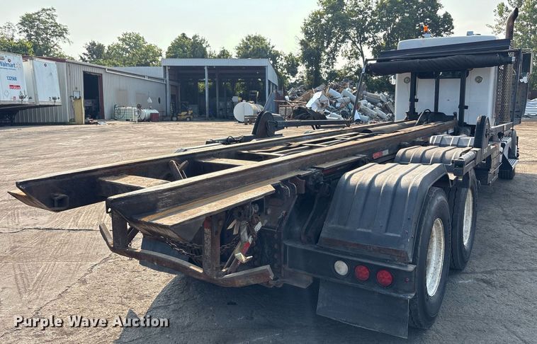 image for item EC4370 2015 Kenworth T800 roll-off container truck