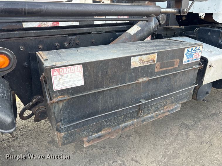 image for item EC4370 2015 Kenworth T800 roll-off container truck