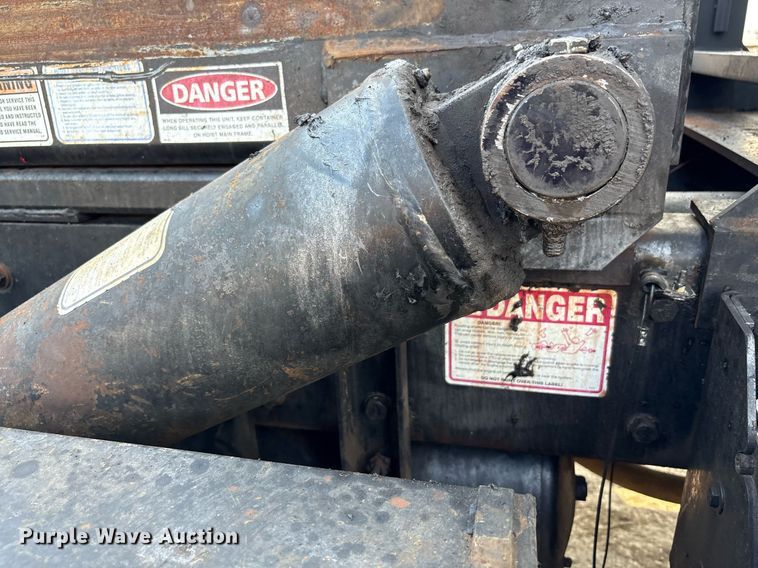 image for item EC4370 2015 Kenworth T800 roll-off container truck