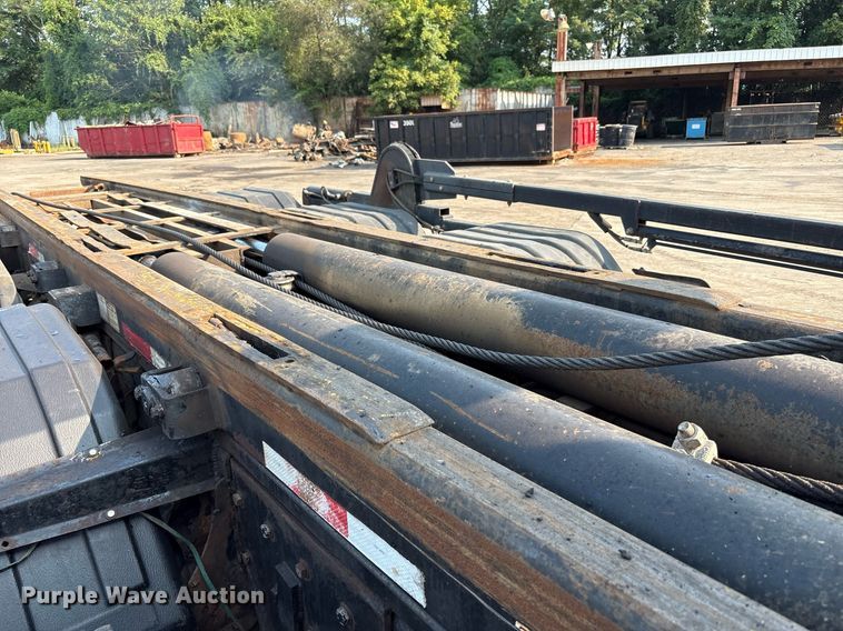 image for item EC4370 2015 Kenworth T800 roll-off container truck