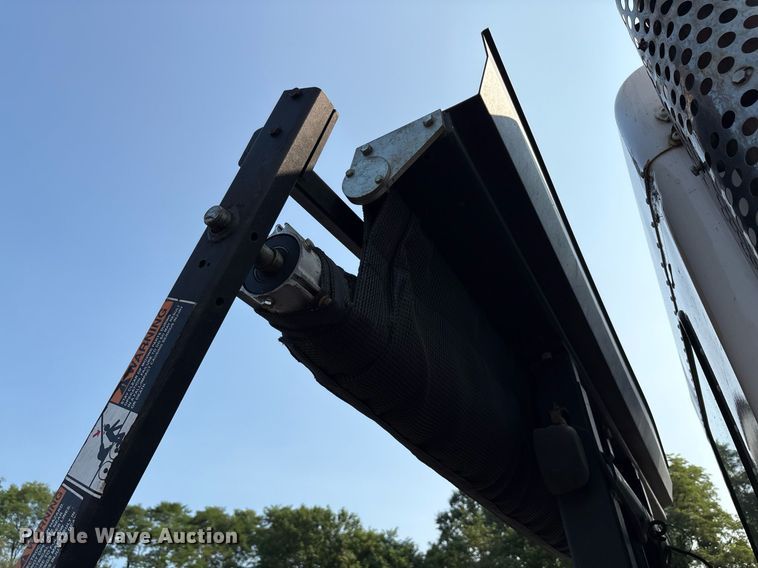 image for item EC4370 2015 Kenworth T800 roll-off container truck