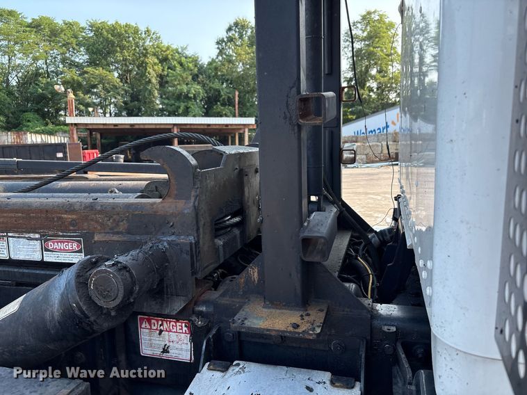 image for item EC4370 2015 Kenworth T800 roll-off container truck