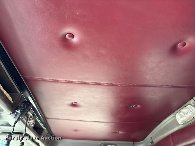 image for item EC4370 2015 Kenworth T800 roll-off container truck