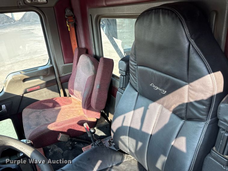 image for item EC4370 2015 Kenworth T800 roll-off container truck