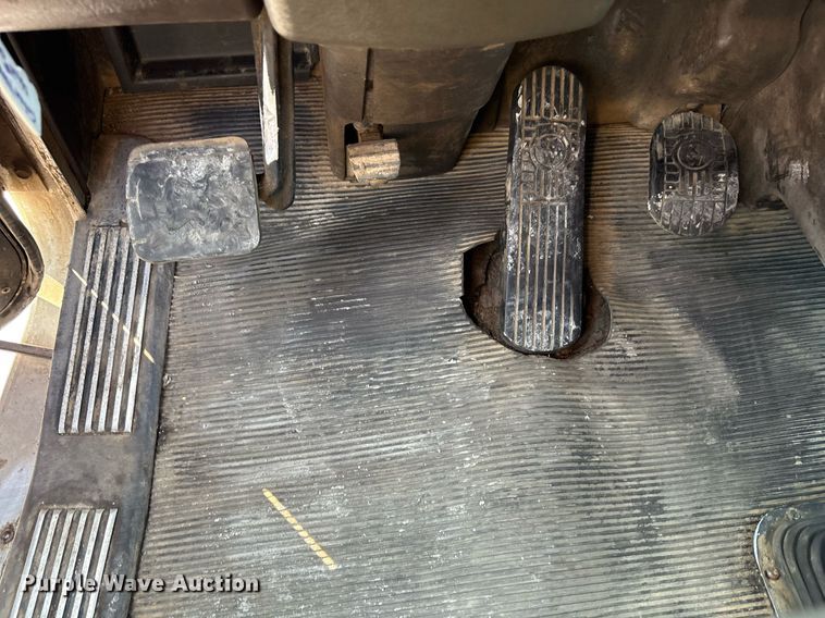 image for item EC4370 2015 Kenworth T800 roll-off container truck