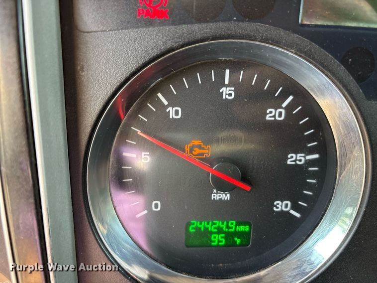 image for item EC4370 2015 Kenworth T800 roll-off container truck