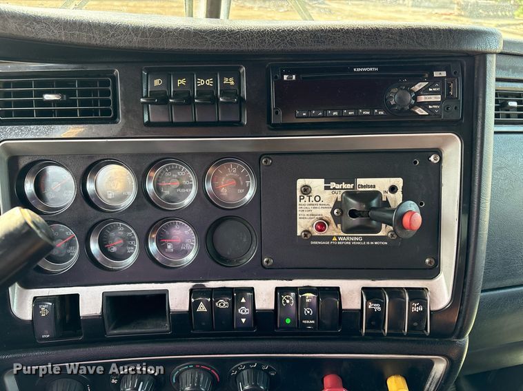 image for item EC4370 2015 Kenworth T800 roll-off container truck