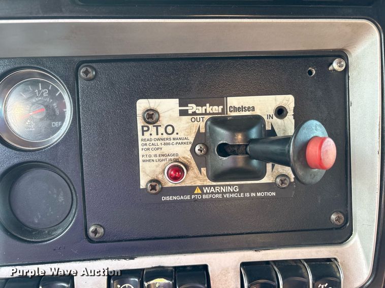 image for item EC4370 2015 Kenworth T800 roll-off container truck