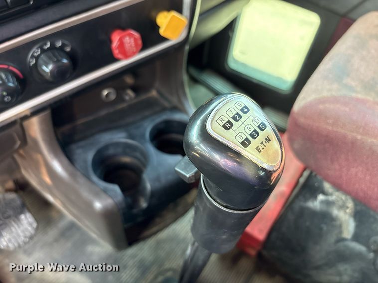 image for item EC4370 2015 Kenworth T800 roll-off container truck