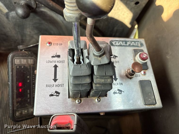 image for item EC4370 2015 Kenworth T800 roll-off container truck