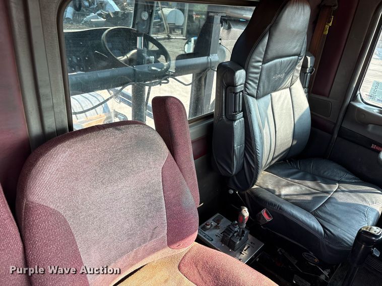 image for item EC4370 2015 Kenworth T800 roll-off container truck