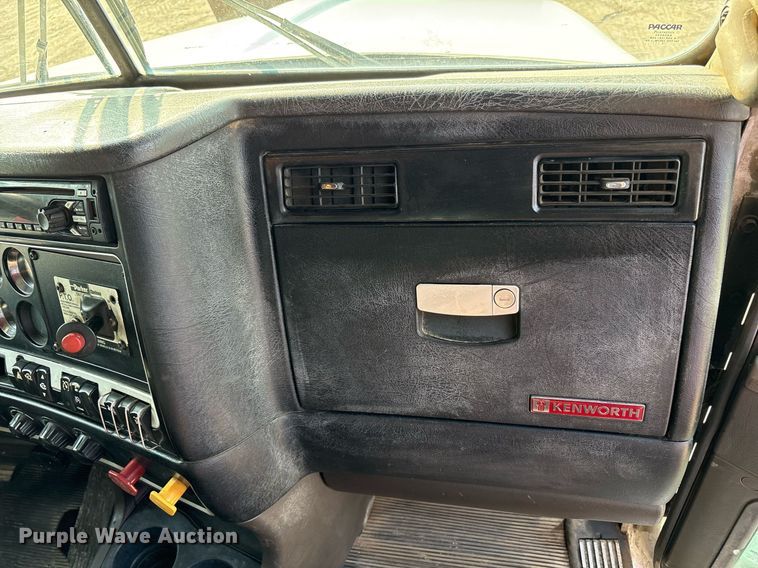 image for item EC4370 2015 Kenworth T800 roll-off container truck