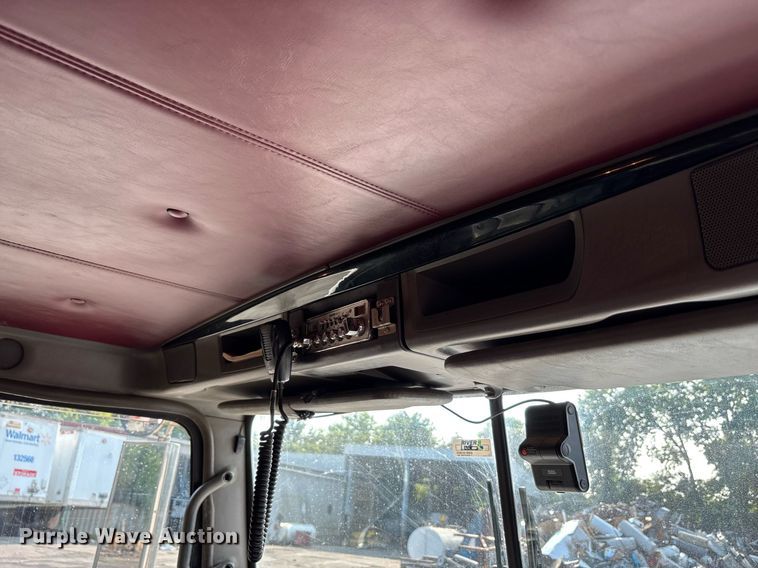 image for item EC4370 2015 Kenworth T800 roll-off container truck