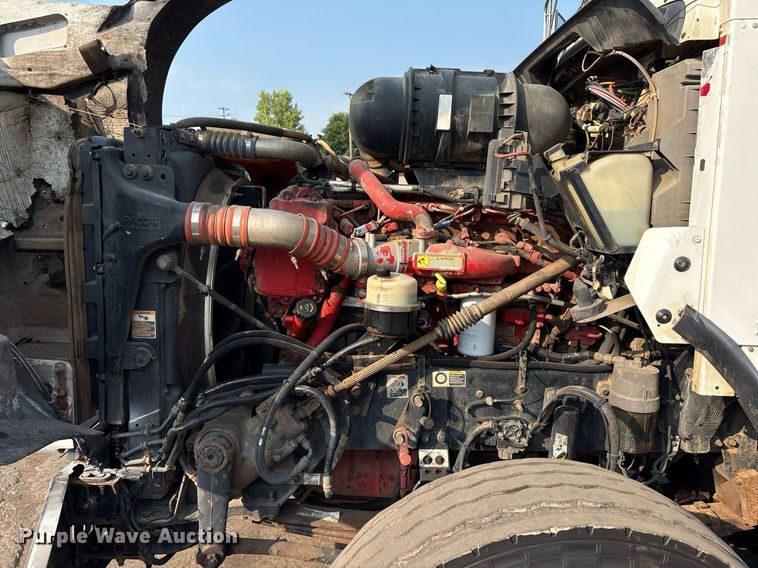 image for item EC4370 2015 Kenworth T800 roll-off container truck