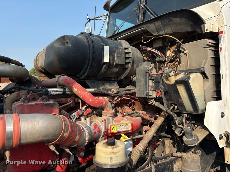 image for item EC4370 2015 Kenworth T800 roll-off container truck