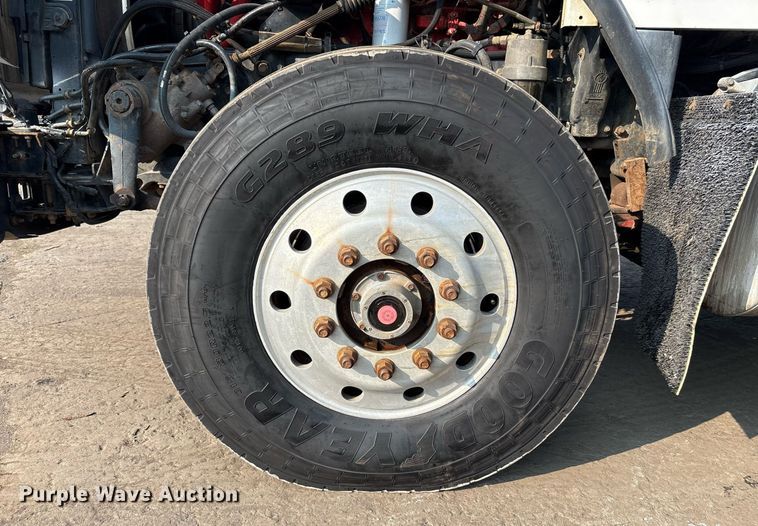 image for item EC4370 2015 Kenworth T800 roll-off container truck