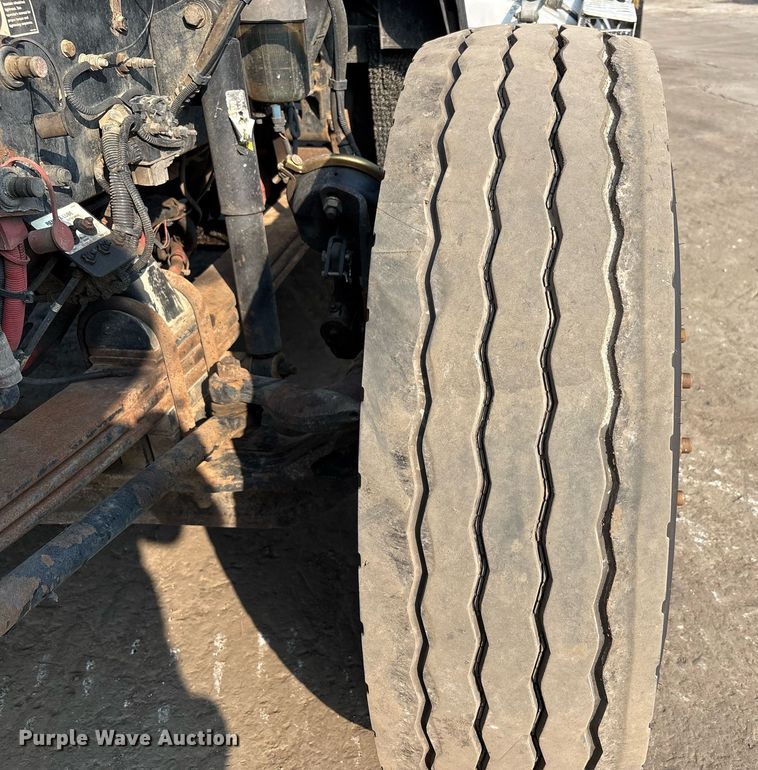 image for item EC4370 2015 Kenworth T800 roll-off container truck