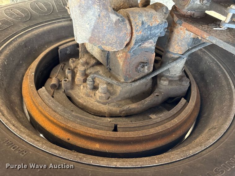 image for item EC4370 2015 Kenworth T800 roll-off container truck