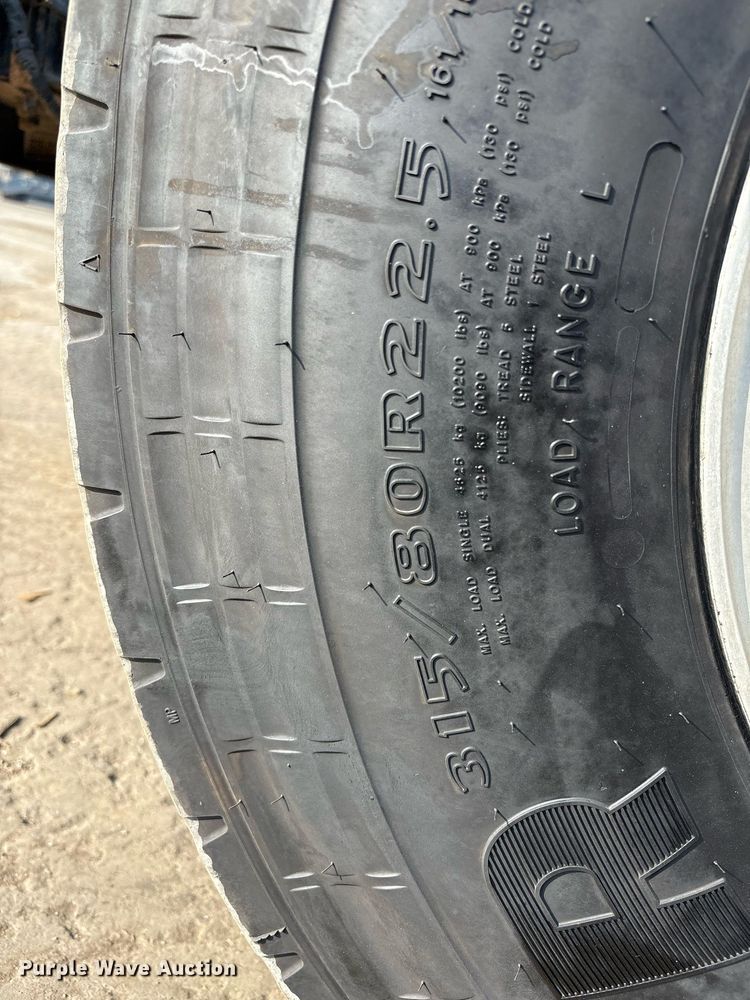 image for item EC4370 2015 Kenworth T800 roll-off container truck