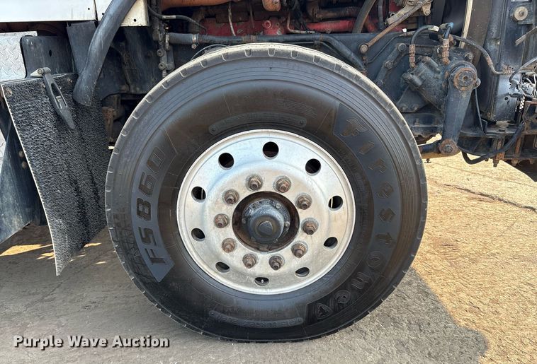 image for item EC4370 2015 Kenworth T800 roll-off container truck