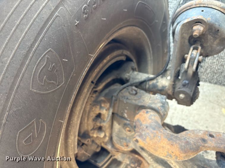 image for item EC4370 2015 Kenworth T800 roll-off container truck