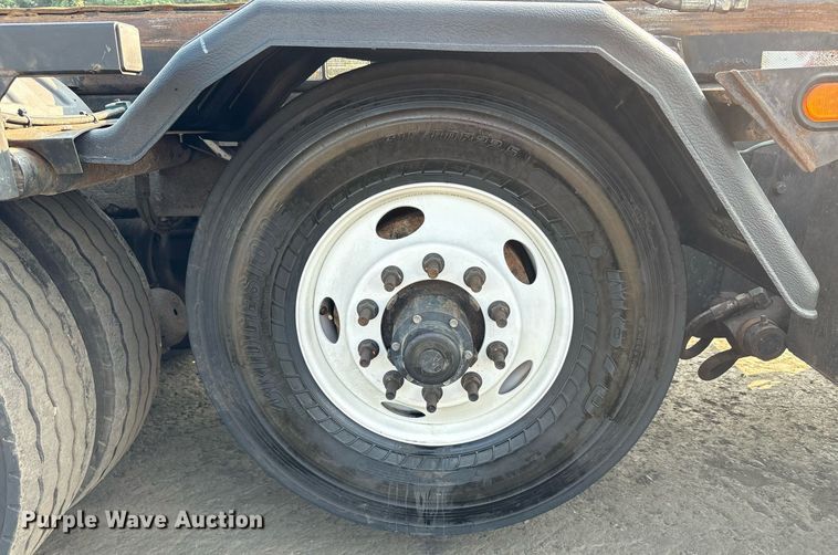 image for item EC4370 2015 Kenworth T800 roll-off container truck