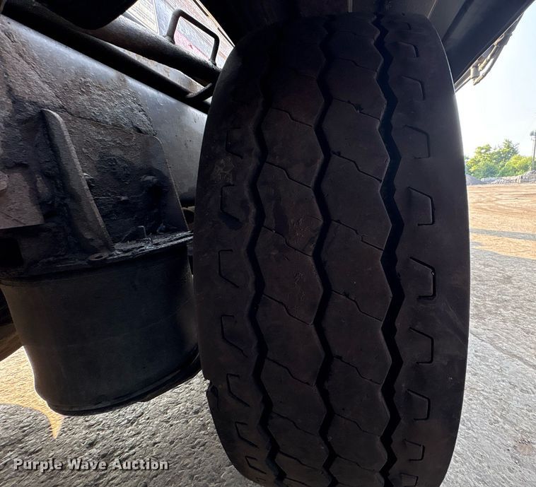 image for item EC4370 2015 Kenworth T800 roll-off container truck