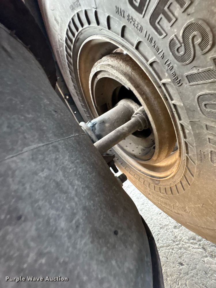 image for item EC4370 2015 Kenworth T800 roll-off container truck