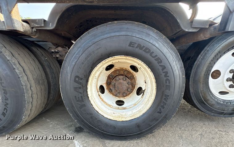 image for item EC4370 2015 Kenworth T800 roll-off container truck