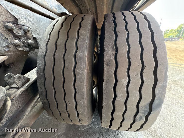 image for item EC4370 2015 Kenworth T800 roll-off container truck