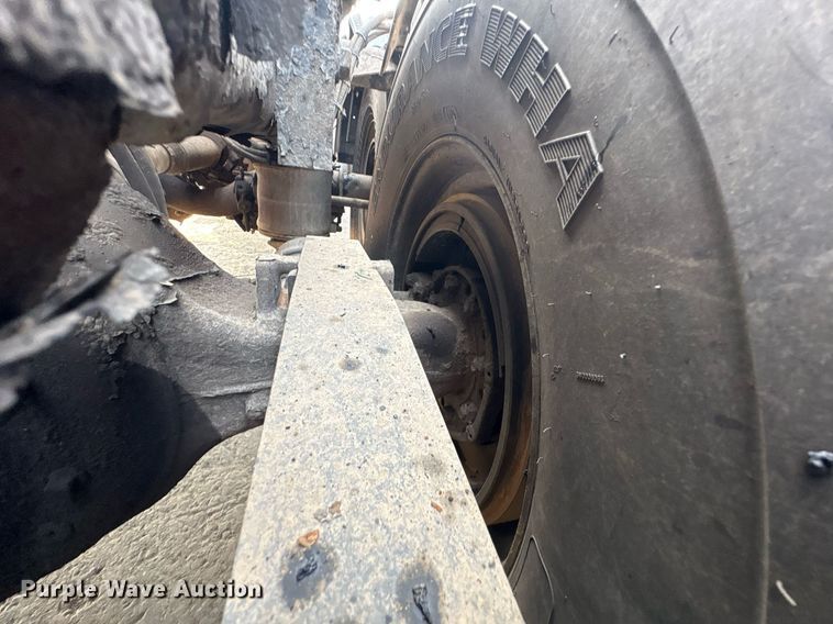 image for item EC4370 2015 Kenworth T800 roll-off container truck