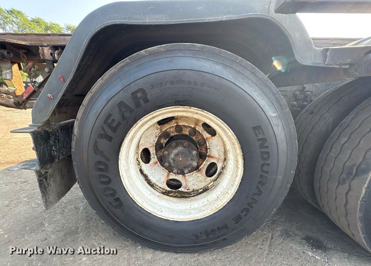 image for item EC4370 2015 Kenworth T800 roll-off container truck